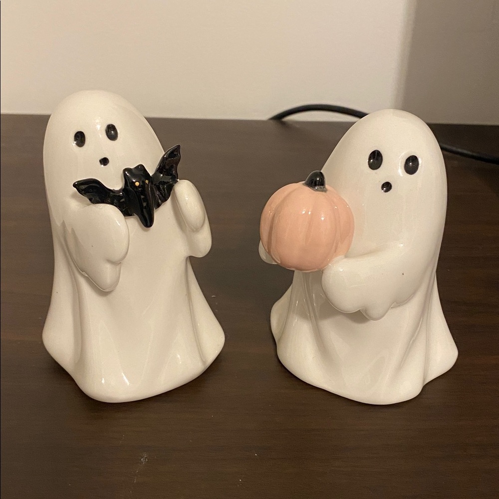 Ceramic Bootiful Ghosts Holding Bat & Pink Pumpkin Figurine Set - Hyde & EEK!